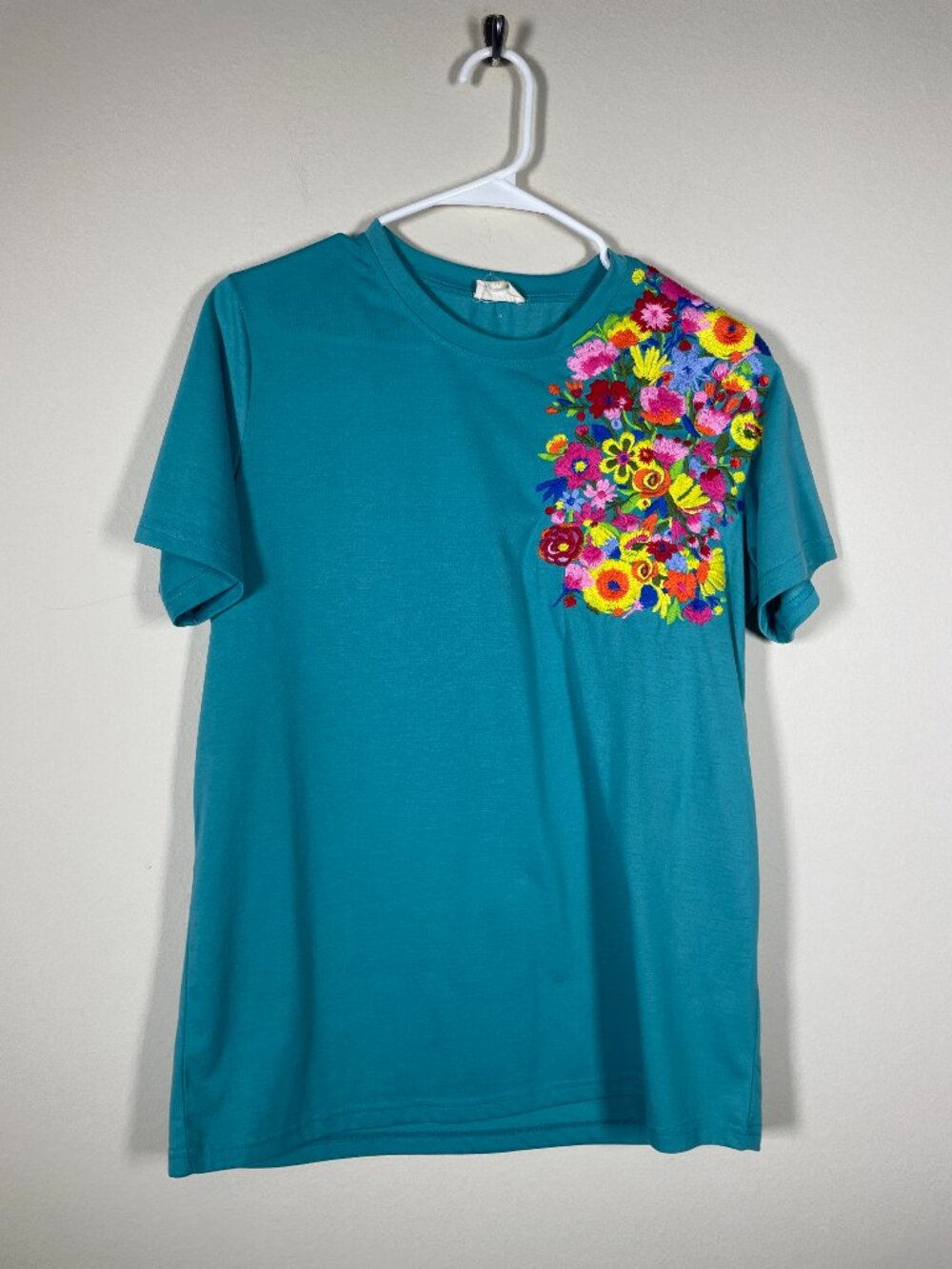 Layerz Clothing Women's Teal Green Embroidered Floral SS Top Medium!